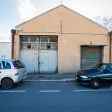 Il secondo � un edificio color salmone dal tetto spiovente: sbirciamo al suo interno tramite una fessura e ci ritroviamo davanti a uno scenario �apocalittico�...